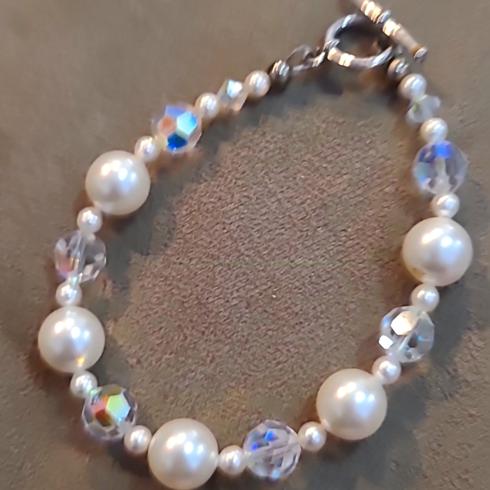 Touchstone pearl and crystal bracelet